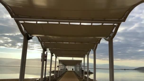 Пирс на побережье Мертвого моря в Израиле — стоковое видео