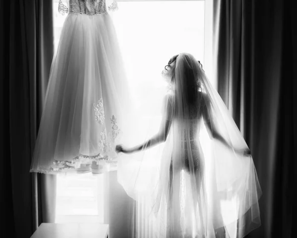 Tenero Boudoir Mattina Della Sposa Vicino Alla Finestra — Foto Stock