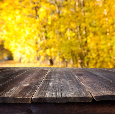 boş tablo sonbahar doğa arka plan ile