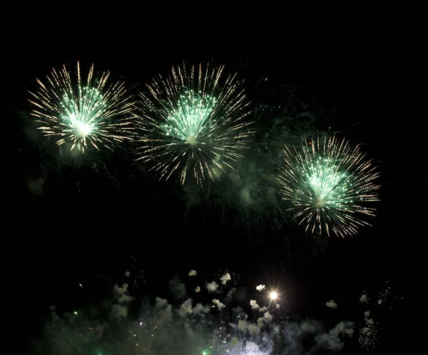 Güzel havai fişek patladı 