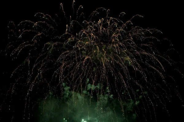 Bella esplosione di fuochi d'artificio — Foto Stock