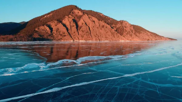 Danau Baikal Membeku Musim Dingin Dengan Yang Bening — Stok Foto