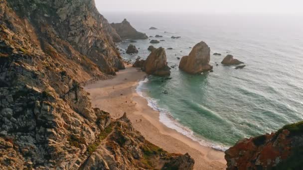 Imágenes Aéreas Drones Hermosa Playa Praia Ursa Sintra Portugal Hora — Vídeos de Stock