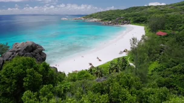 Mosca Aérea Sobre Arena Blanca Gran Anse Playa Cristalina Turquesa — Vídeo de stock