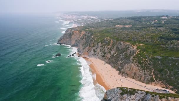 Vista Aérea Mosca Sobre Playa Praia Adraga Costa Del Océano — Vídeos de Stock