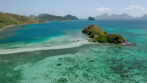 Imagens Aéreas Voar Sobre Cobra Ilha Sandbar Lagoa Com Azul — Vídeo de Stock