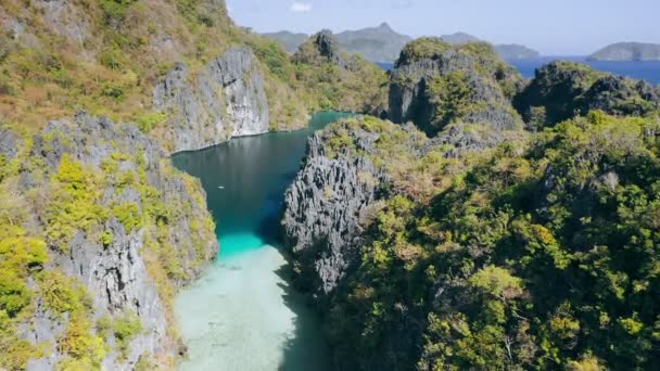 Aerial Footage Big Lagoon Sharp Rocks Clear Blue Water Nido — Stock Video