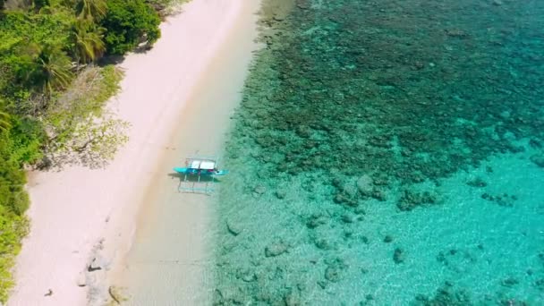 Luftaufnahme Erste Touristen Kamen Tropischen Sandstrand Der Helikopterinsel Nido Palawan — Stockvideo