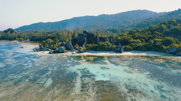 Légi Felvétel Leghíresebb Anse Forrás Dargent Strand Digue Sziget Seychelles — Stock videók