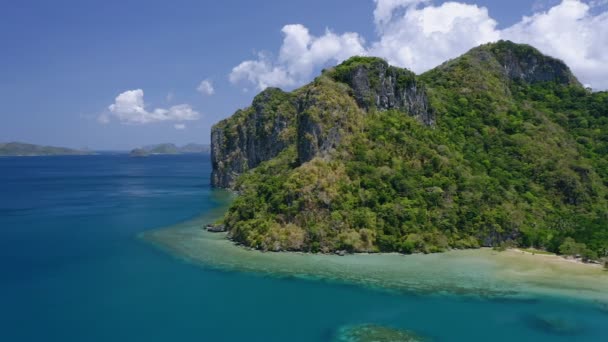 蓝绿色的海水珊瑚礁和丛林森林构成的美丽的热带海岸 拉根岛的鸟瞰 — 图库视频影像