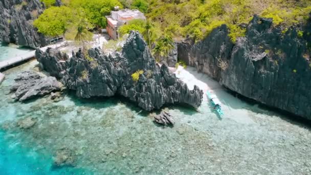 Nido Palawan Filipinleri Ndeki Matinloc Türbesinin Havadan Görünüşü Doğa Kireçtaşı — Stok video