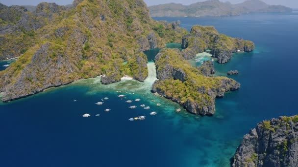 Vista Aérea Ilha Miniloc Robusto Nido Palawan Filipinas Barcos Turísticos — Vídeo de Stock