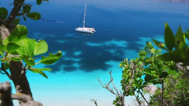 Vacances Voile Étonnantes Dans Mer Méditerranée Port Coloré Éloigné Nature Séquence Vidéo