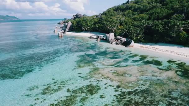 Beelden Langs Pittoreske Kust Van Anse Bron Donker Strand Digue — Stockvideo