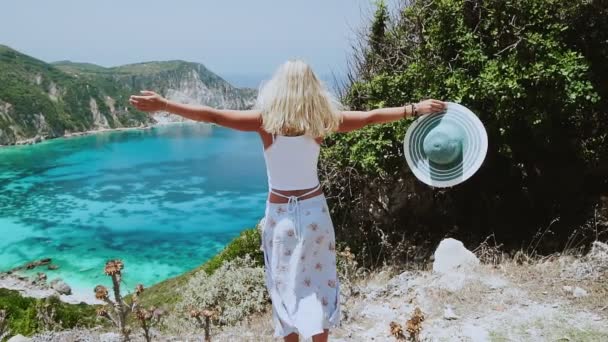 Lifestyle Travel Happiness Concept Young Blonde Tanned Woman Hat Raised — Stock Video