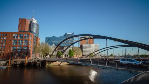 Niederbaumbrucke Brug Met Mensen Auto Bewegen Boven Hafencity Hamburg Duitsland — Stockvideo