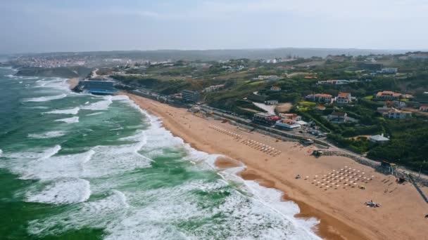 Верхний Вид Воздуха Прая Гранд Синтра Португалии Белые Волны Ломаются — стоковое видео