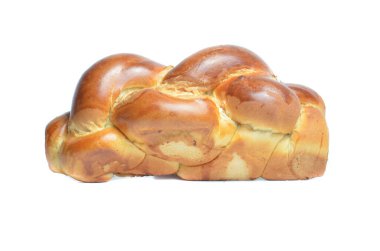 Beyaz arka planda küçük örülmüş brioche