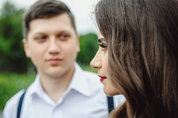 Houden Van Gelukkig Stel Man Meisje Valentijnsdag Buiten Liefde Relatie — Stockfoto