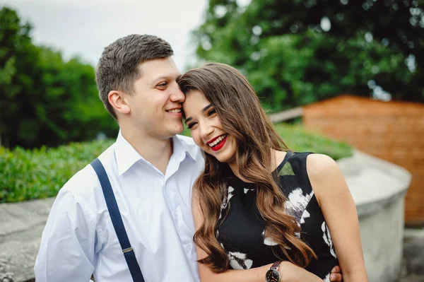 Loving Happy Couple Man Kisses Girl Man Woman Walking Streets — Stock Photo, Image