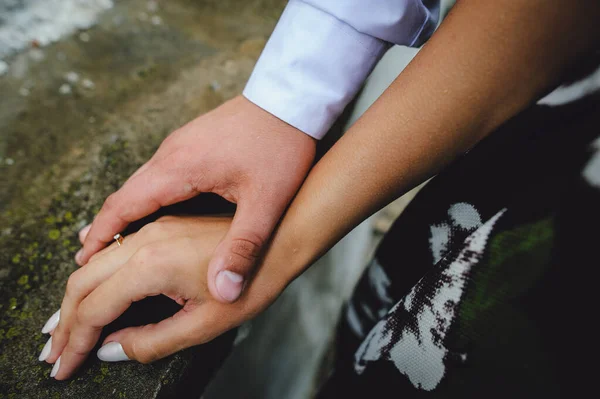 Hands Two Lovers Man Holds Girl Hand Close Goosebumps — Stock Photo, Image