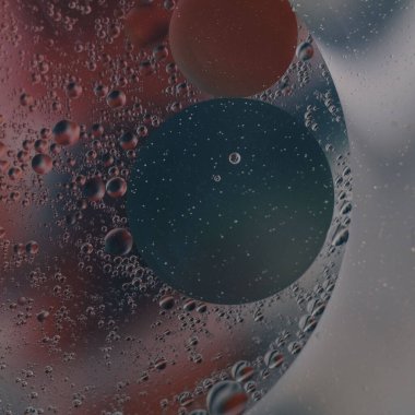 Damlaları çok renkli olan soyut tasarım çemberi