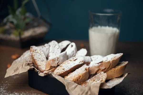 Homemade Italian Cookies Cantuccini Almond Seeds Metal Box Brown Crumpled — стокове фото