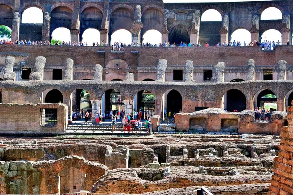 ローマのコロッセオ その壮大なインテリア建築のいくつかの詳細 — ストック写真