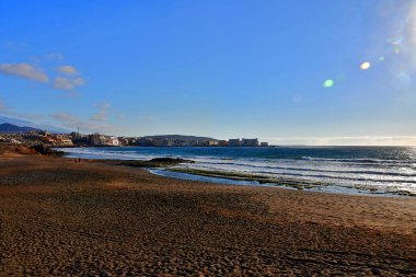 El Medano, sular çekildiğinde kayalar ve su birikintileri
