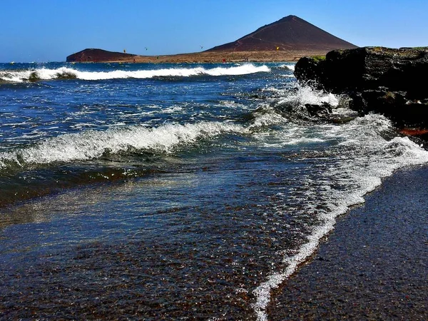 El Medano, sular çekildiğinde kayalar ve su birikintileri