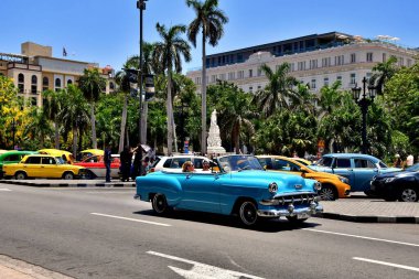 Havana 'nın güzel ve renkli sokakları, şehrin kuruluşunun 500. yıldönümü. 