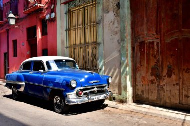 Havana 'nın güzel ve renkli sokakları, şehrin kuruluşunun 500. yıldönümü. 