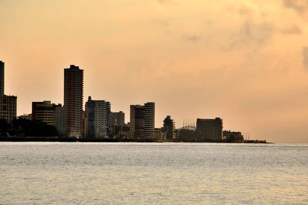 Havana, Küba 'dan Panoramica, kuruluşunun 500. yıldönümünde. Malecon de LA Havana