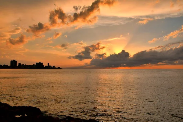 Havana Malecon 'dan çarpıcı gün batımı