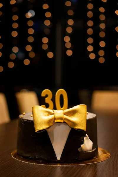 Parti pastası takımı ve papyonlu 30 numara ve Bokeh.
