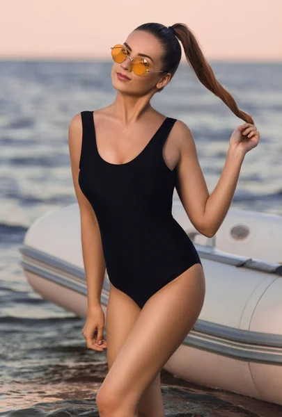 Jeune Belle Belle Jolie Visage Femme Mannequin Pose Plage Soir — Photo