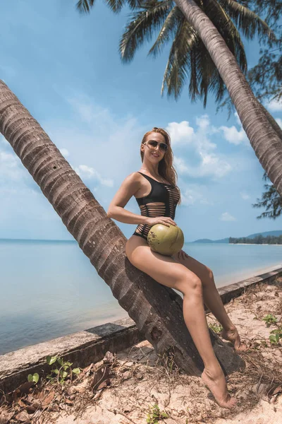 Genç Formda Seksi Kadın Bikini Modeli Lipa Noi Plajı Tayland — Stok fotoğraf