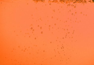 Suyun altında kabarcıklar