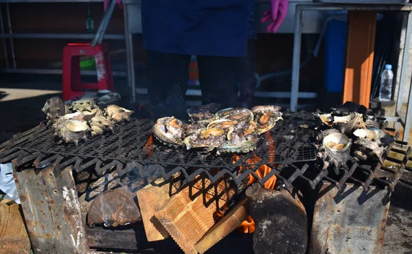 Izgara istiridye arka planda