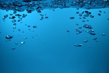 Suyun altındaki yüzey kabarcıkları Yer altı alanı kopyala