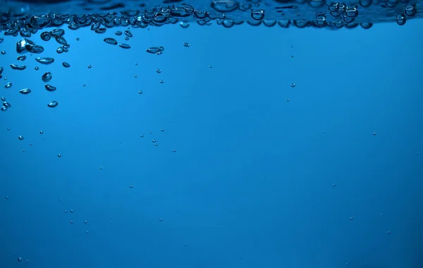 Powierzchnia Bubbles Blue Water Back Ground Kopiuj Przestrzeń — Zdjęcie stockowe