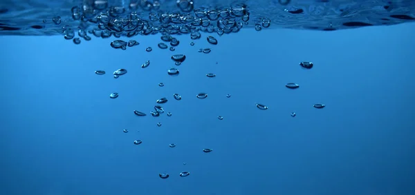 Oppervlak Bubbels Onder Blauw Water Achtergrond Grond Kopieer Ruimte — Stockfoto