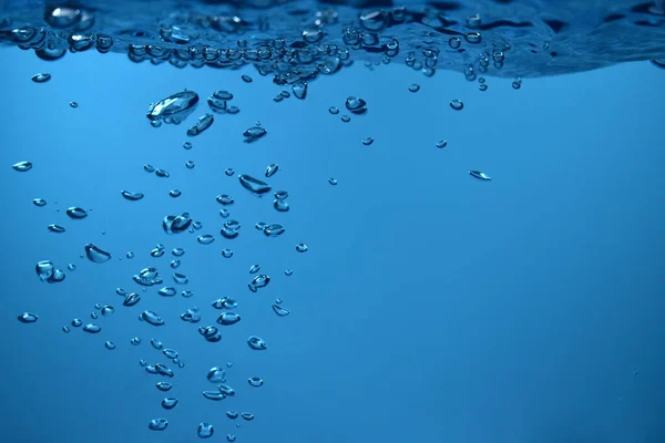 Suyun altındaki yüzey kabarcıkları Yer altı alanı kopyala