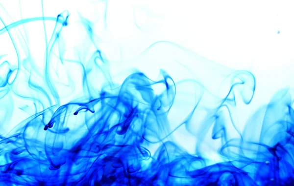 Su Soyut Dokusunda Gıda Mavi Rengi Düşüşü