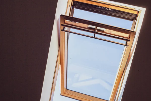 Açık gökyüzü için açık pencere, temiz hava