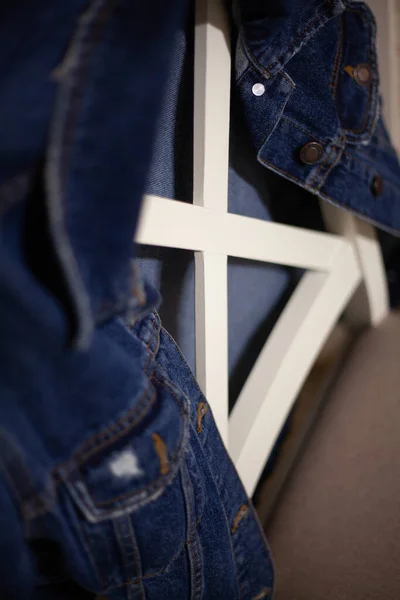 Sandalyede kot ceket