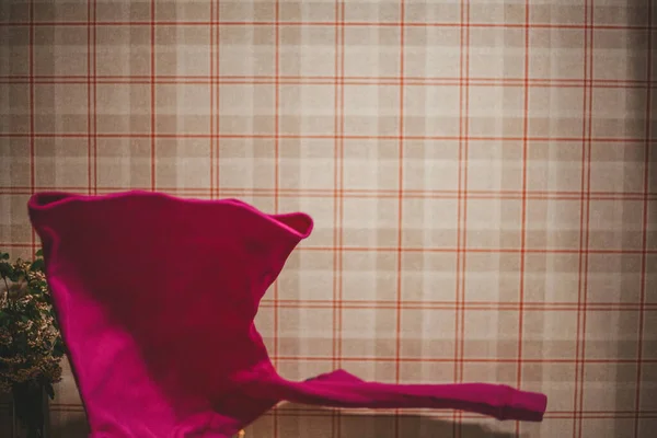 Geçmişi. Kafesteki duvardaki duvar kağıdı. uçan atlayıcı