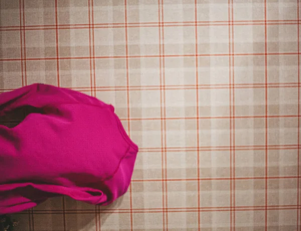 Geçmişi. Kafesteki duvardaki duvar kağıdı. uçan atlayıcı