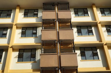 Evinin dışında görünüm sundurma