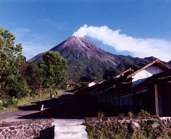 Foto escaneada de paisajes en el sitio de la montaña — Foto de Stock
